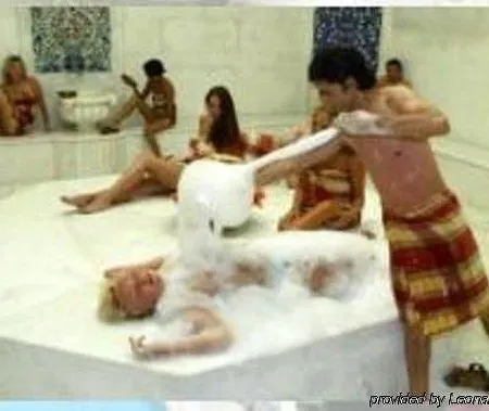 آرت سويتس فندق